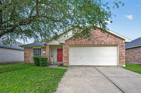 Photo of 7919 Pelican Lane, Baytown, TX 77523 (MLS # 53290636)