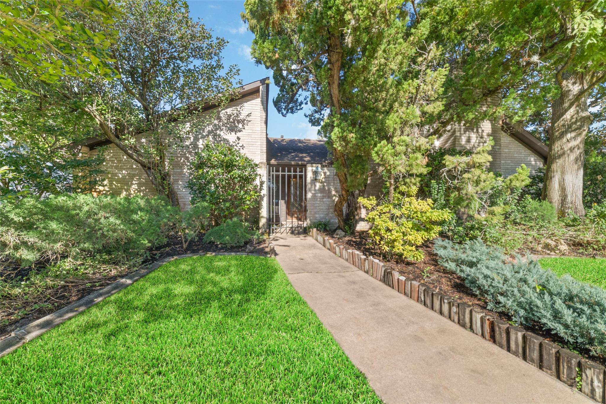 3826 Pleasant Valley Drive