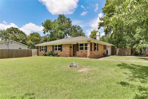 Photo of 500 Smith Street, Clute, TX 77531 (MLS # 73935802)
