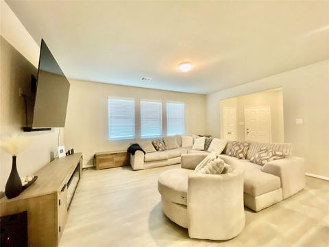 Homes For Sale - 10406 Milford Woods Lane<br/> Tomball, TX 77375