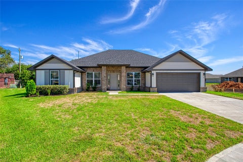 Photo of 10 Gemstone Court, Angleton, TX 77515 (MLS # 14807427)