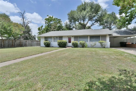 Photo of 1506 Wyandotte Lane, Brenham, TX 77833 (MLS # 98441065)