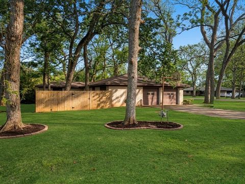 Photo of 213 Van Winkle Street, Lake Jackson, TX 77566 (MLS # 75740535)