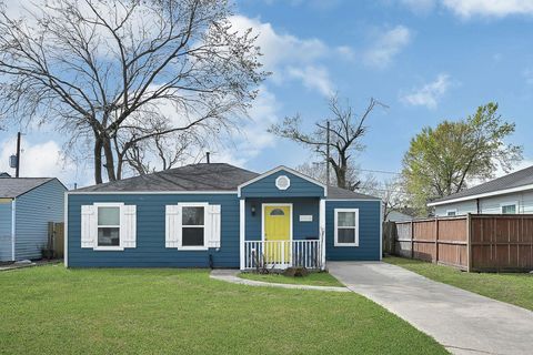 Photo of 7710 Erath Street, Houston, TX 77023 (MLS # 54662102)