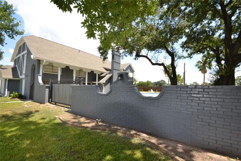 Photo of 6918 Bent Branch Drive, Houston, TX 77088 (MLS # 93372666)