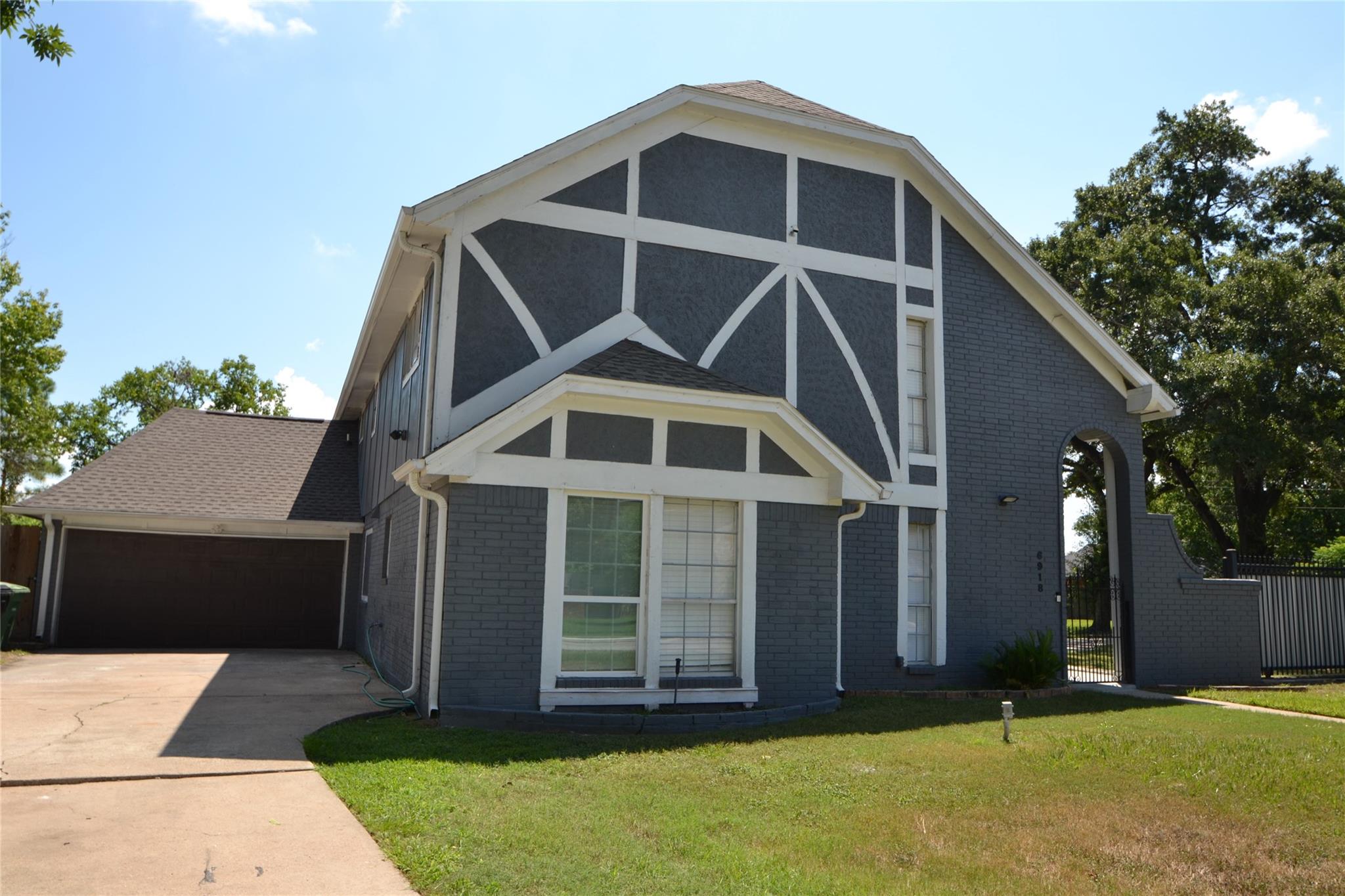 6918 Bent Branch Drive