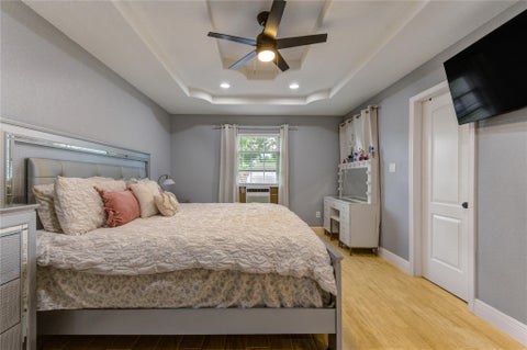 Tiny photo for 806 Laverne Avenue, Pasadena, TX 77502 (MLS # 88384847)