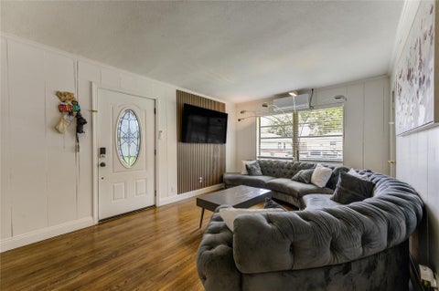 Tiny photo for 806 Laverne Avenue, Pasadena, TX 77502 (MLS # 88384847)