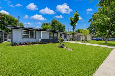Tiny photo for 806 Laverne Avenue, Pasadena, TX 77502 (MLS # 88384847)