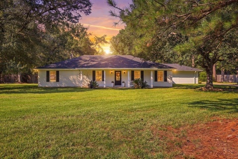 Photo of 13630 Rolling Hills Drive, Beaumont, TX 77713 (MLS # 66198503)
