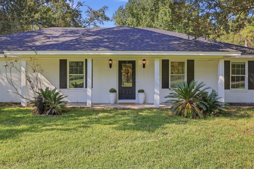 Photo of 13630 Rolling Hills Drive, Beaumont, TX 77713 (MLS # 66198503)