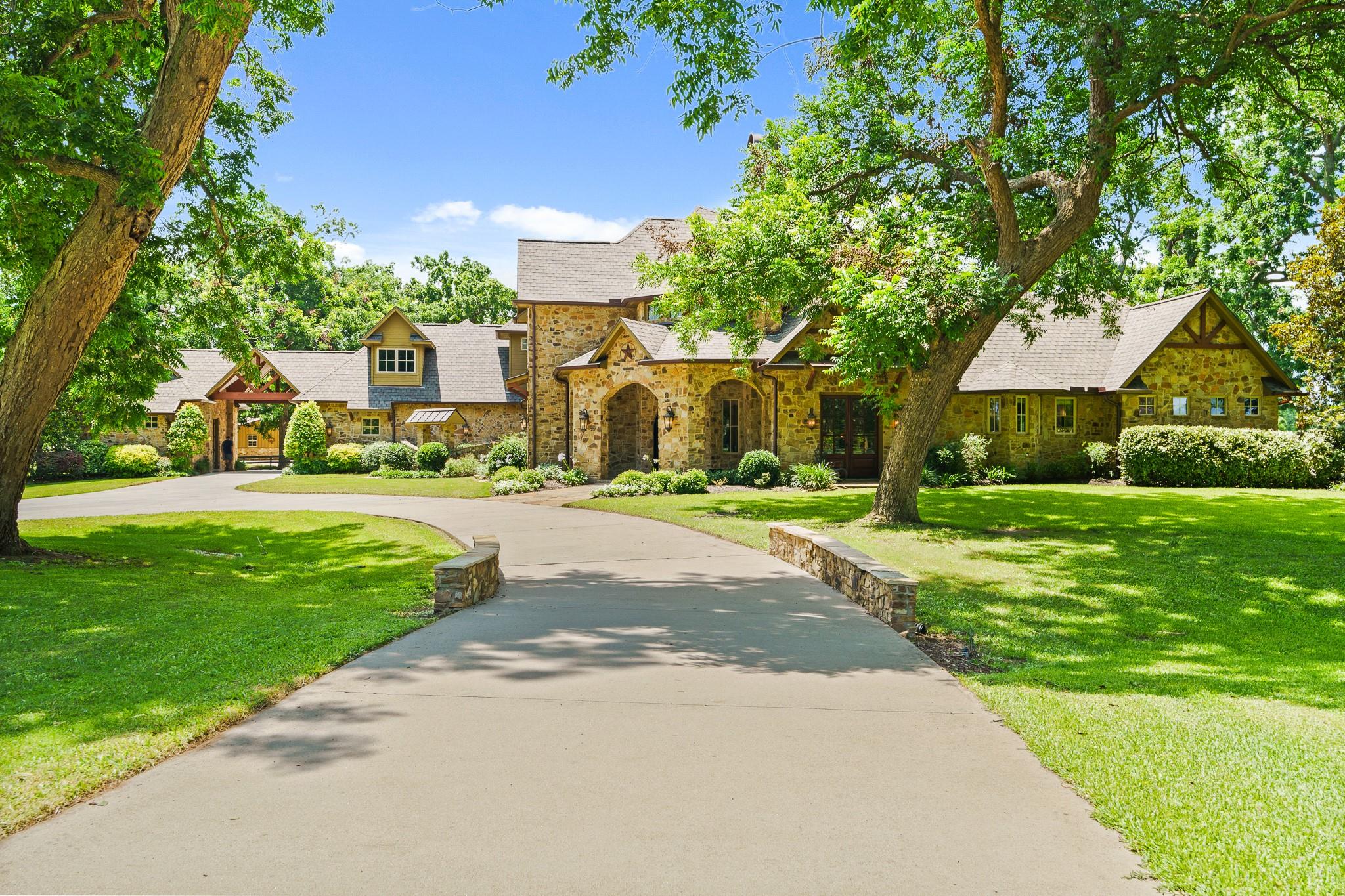 7402 Kelsey Lane