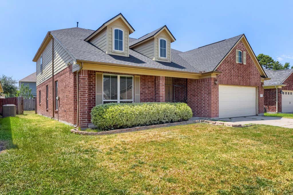 Photo of 14527 Round Mountain Drive, Houston, TX 77090 (MLS # 22282439)
