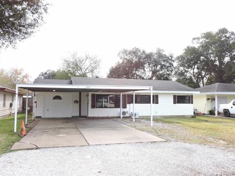 Photo of 2227 10th Street, Port Neches, TX 77651 (MLS # 46379140)