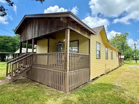 Photo of 1002 W 2nd Street, El Campo, TX 77437 (MLS # 50635111)