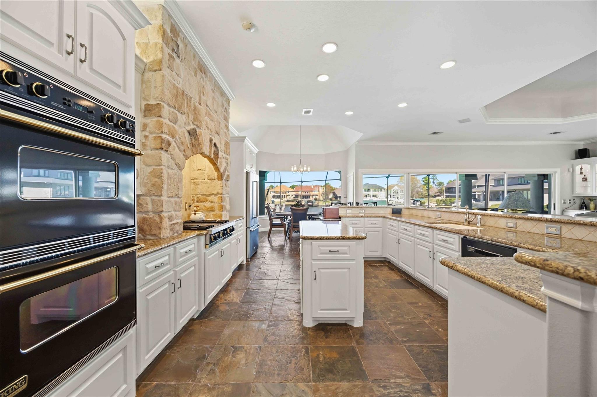 12336 White Oak Point