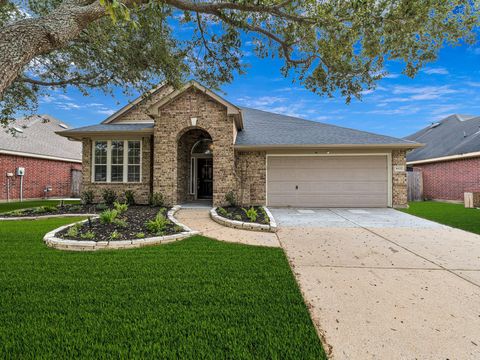 Photo of 16122 Saxon Hollow Lane, Houston, TX 77084 (MLS # 80928670)