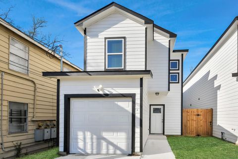 Photo of 4011 Elmwood Street, Houston, TX 77051 (MLS # 46303075)