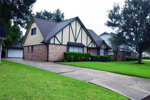 Photo of 1806 Cedarwood Court, Sugar Land, TX 77498 (MLS # 65160990)