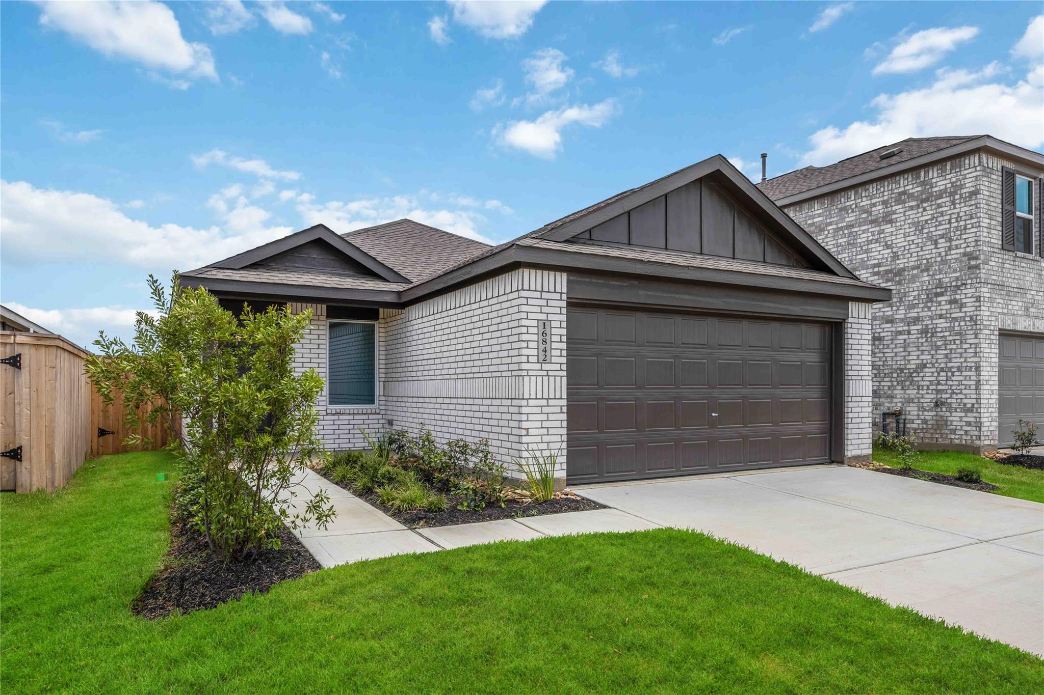 16842 Spotted Oak Drive