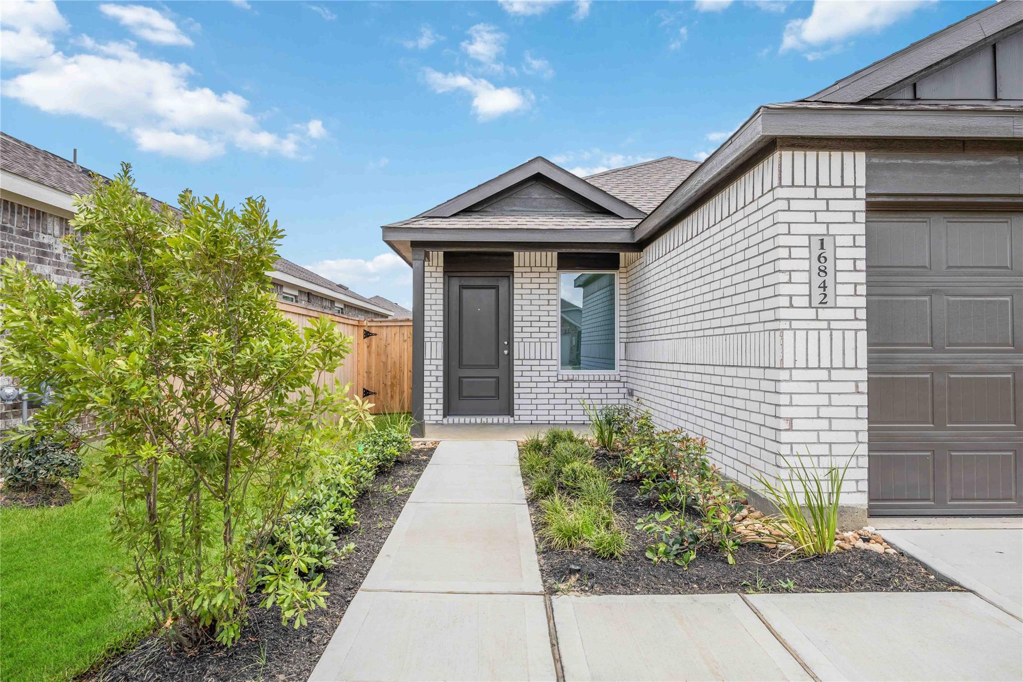 16842 Spotted Oak Drive