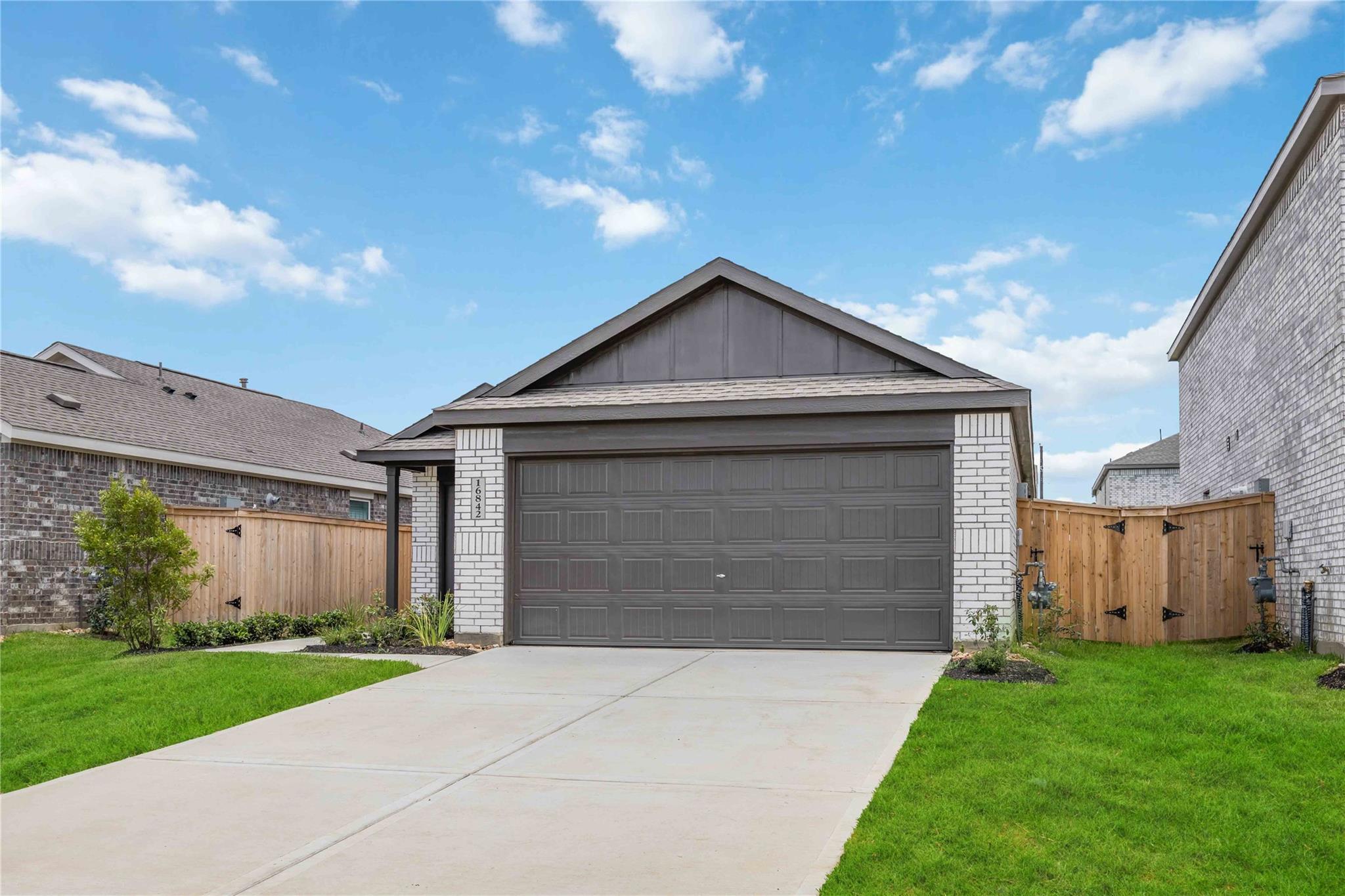 16842 Spotted Oak Drive