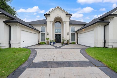Photo of 7707 Tiburon Trail, Sugar Land, TX 77479 (MLS # 10818499)