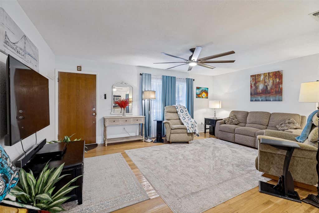 Photo of 614 E Martindale Road, Seguin, TX 78155 (MLS # 70903837)
