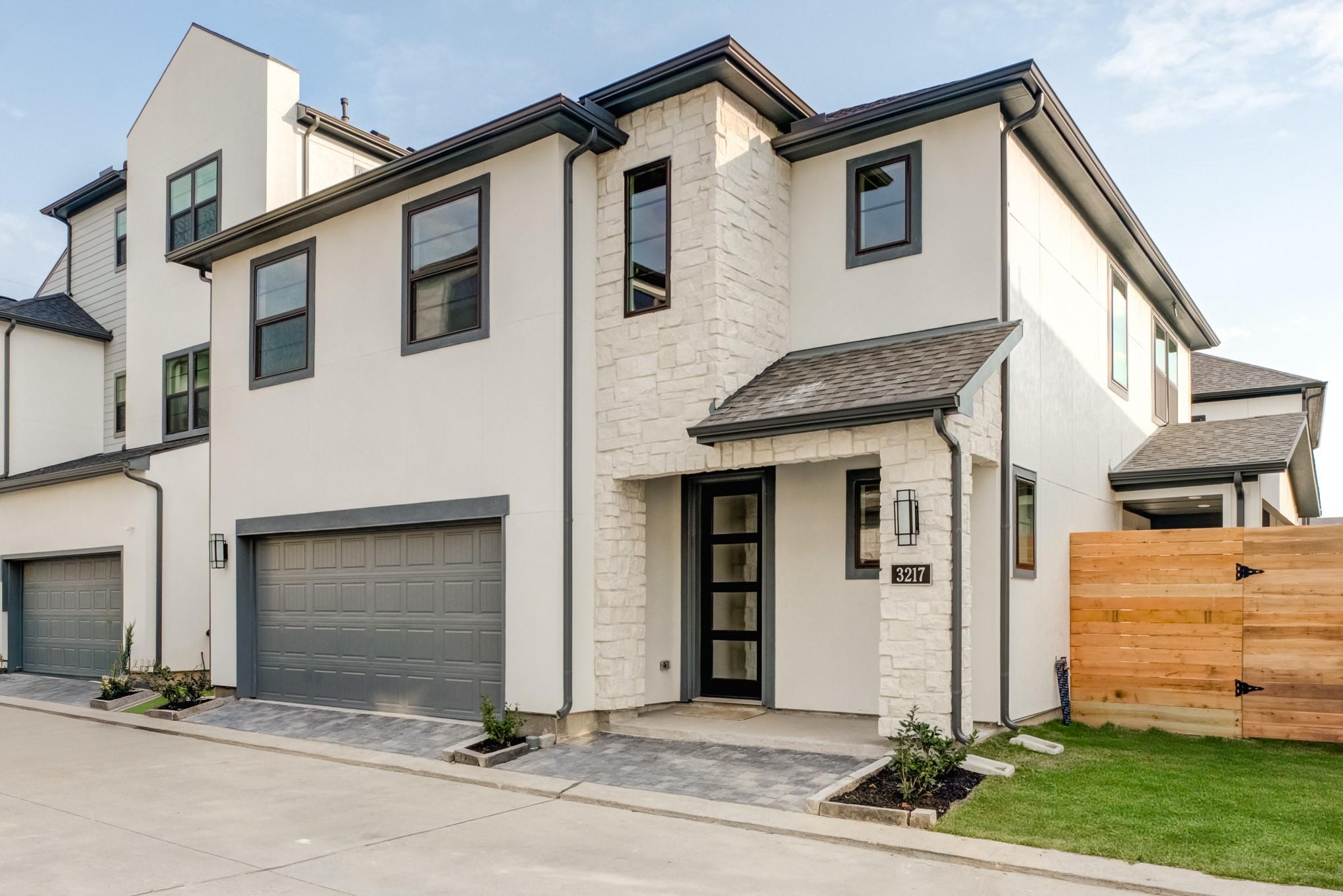 3217 Royal Oaks Hollow Lane