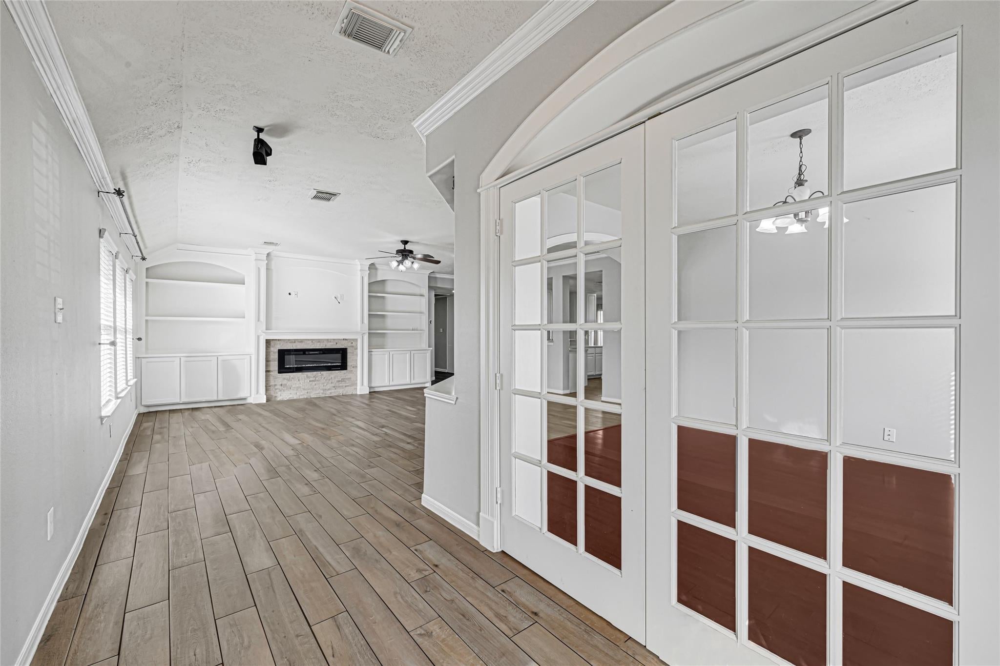 2146 Longwood Drive