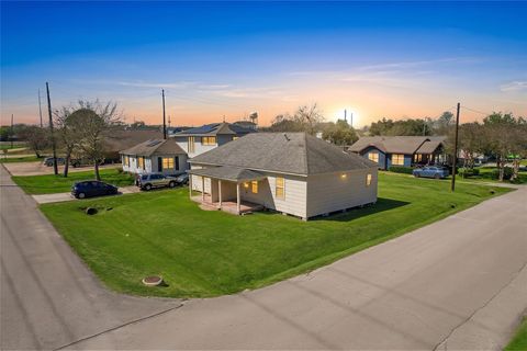 Photo of 317 E B Street, La Porte, TX 77571 (MLS # 81654207)