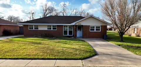 Homes For Sale - 106 S Magnolia Street<br/> Lake Jackson, TX 77566