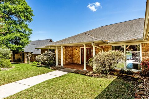 Homes For Sale - 2008 Wickersham Drive<br/> Huntsville, TX 77340