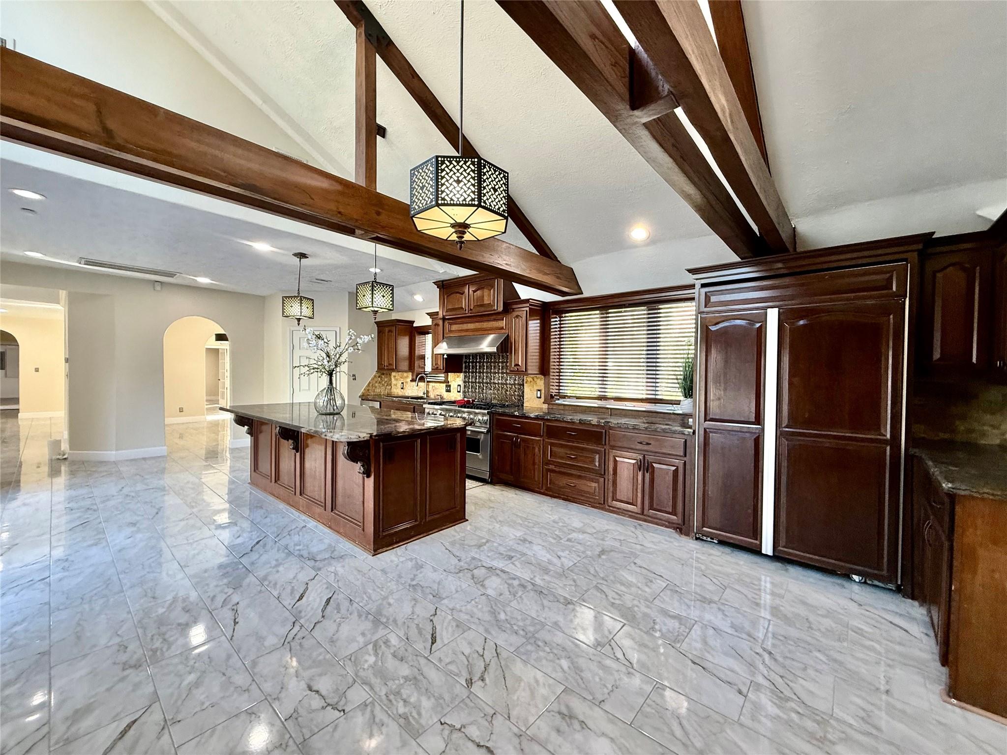 2502 Lake Gardens Court