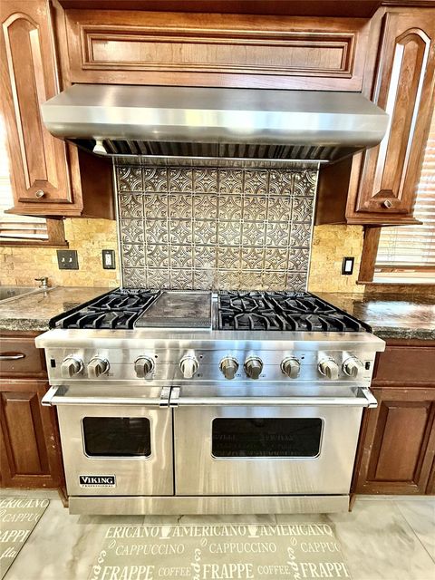 Tiny photo for 2502 Lake Gardens Court, Kingwood, TX 77339 (MLS # 38973510)