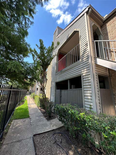 Photo of 2025 Augusta Drive #203, Houston, TX 77057 (MLS # 26076966)