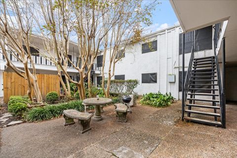 Photo of 1645 W Main Street #9, Houston, TX 77006 (MLS # 83041788)