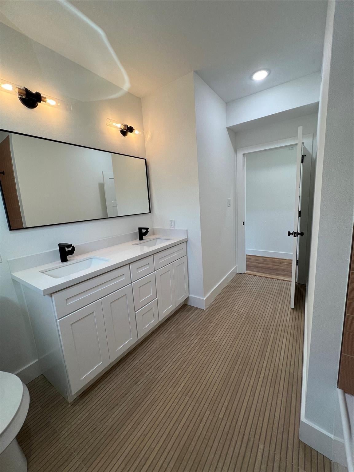 2316 Gentry Street W 1