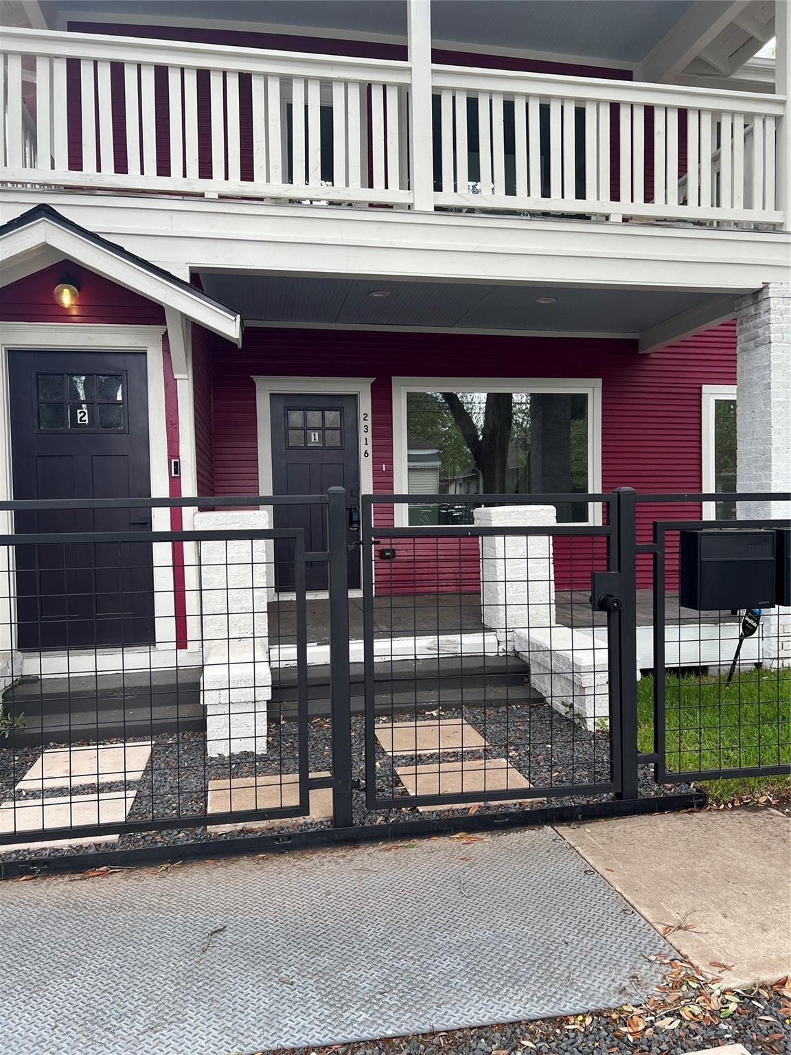 2316 Gentry Street W 1
