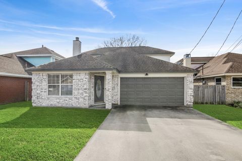 3931 Suncrest Drive Groves TX 77619