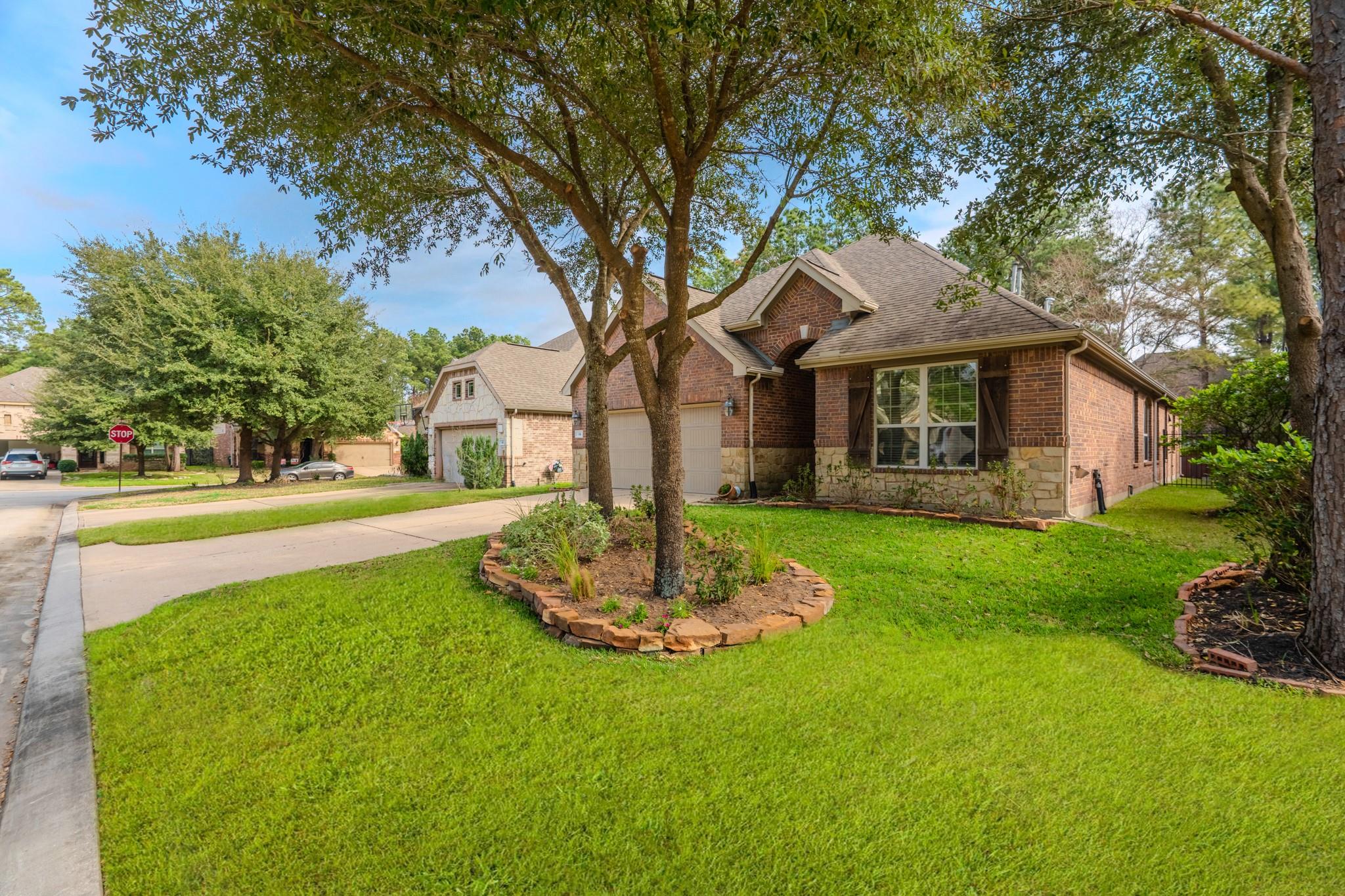 14 Arrowfeather Place