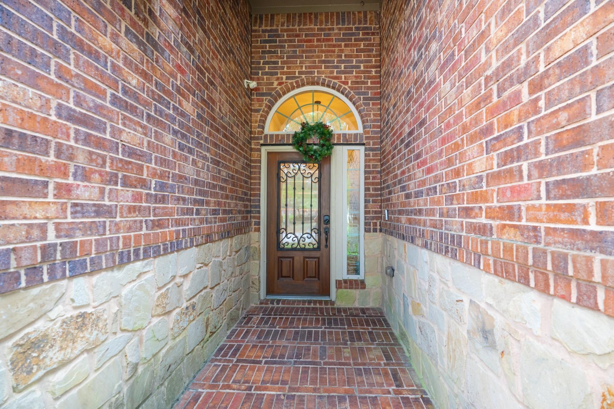14 Arrowfeather Place