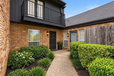 Condo For Sale - 6111 Beverly Hill Street #28<br/> Harris County, Houston, TX 77057