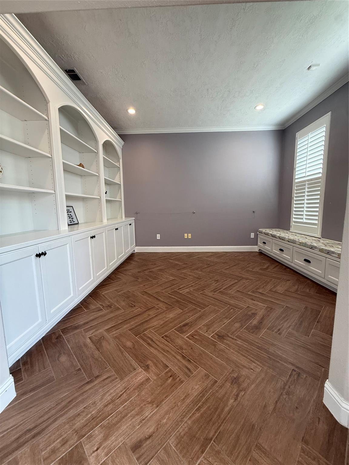 1710 Parklake Village