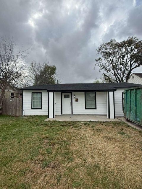 Photo of 133 Pomeroy Avenue, Pasadena, TX 77506 (MLS # 33347271)