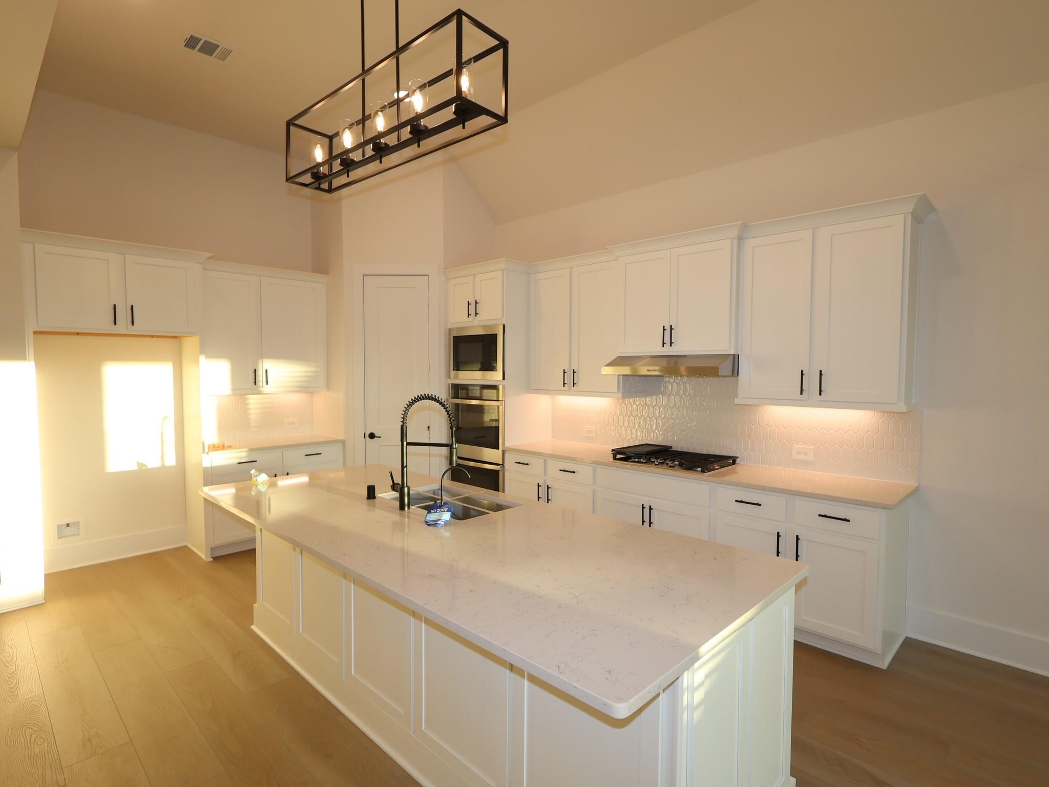 21703 Hibiscus Hedge Trail