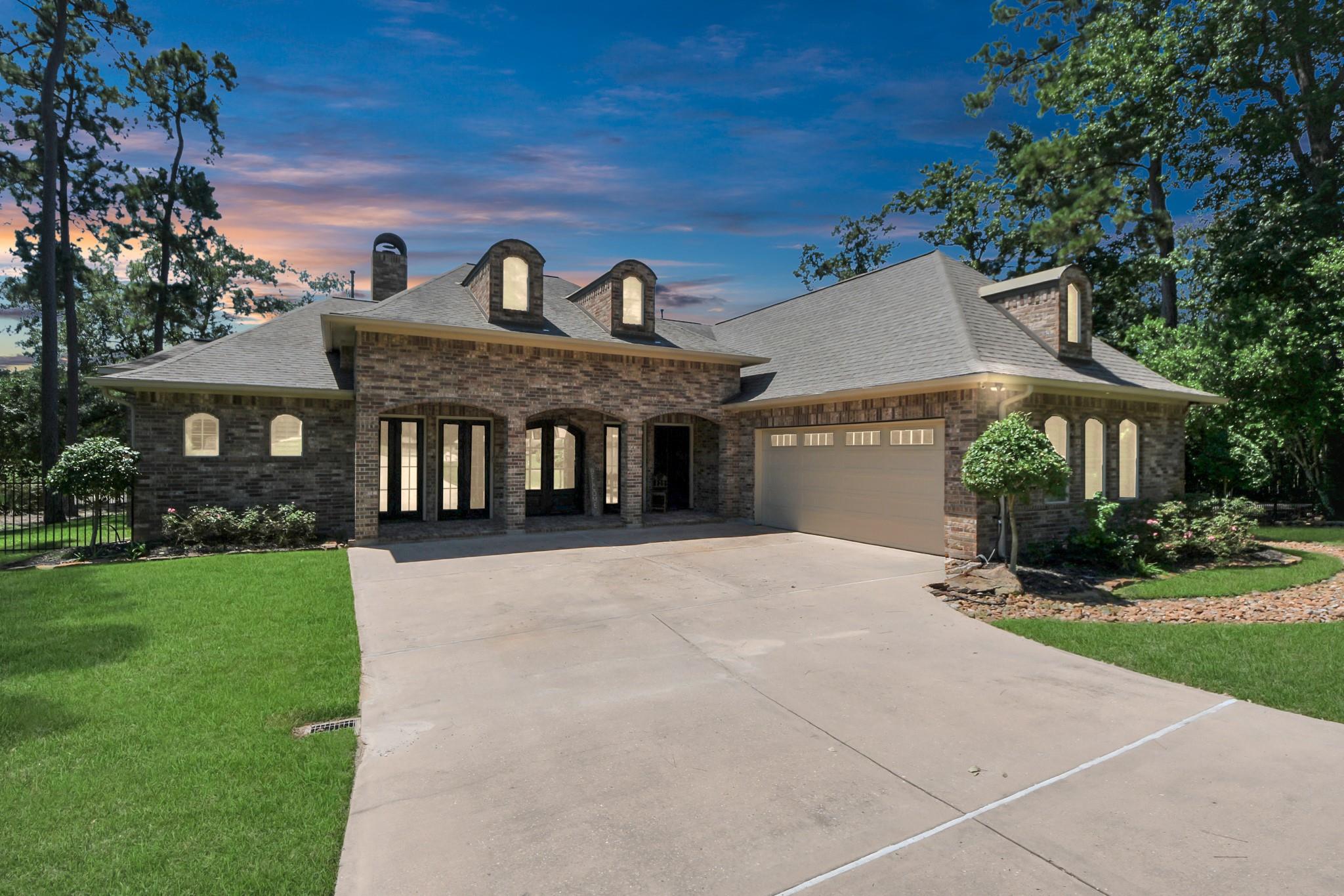 702 Fairway Oaks
