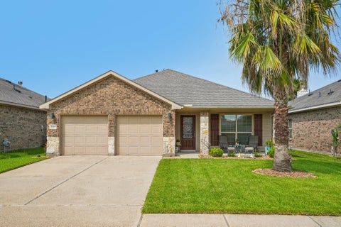 Photo of 5018 Bay Lane, Bacliff, TX 77518 (MLS # 94583013)