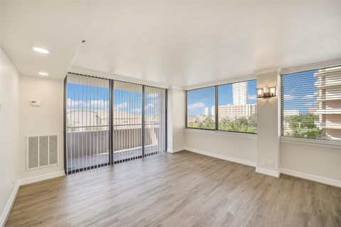 Photo of 3525 Sage Road #515, Houston, TX 77056 (MLS # 92578508)