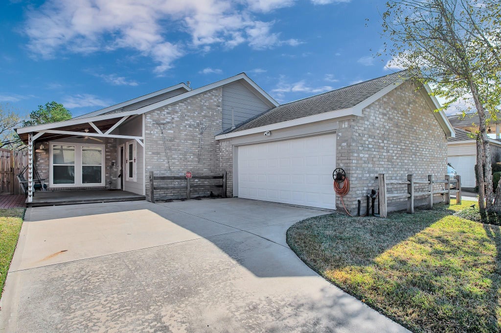 Photo of 3079 Hazy Park Drive, Houston, TX 77082 (MLS # 62693024)
